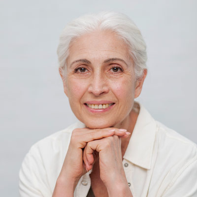 portrait-de-femme-adulte-souriante
