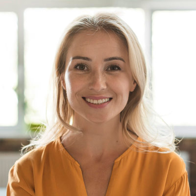 portrait-de-jolie-femme-souriante